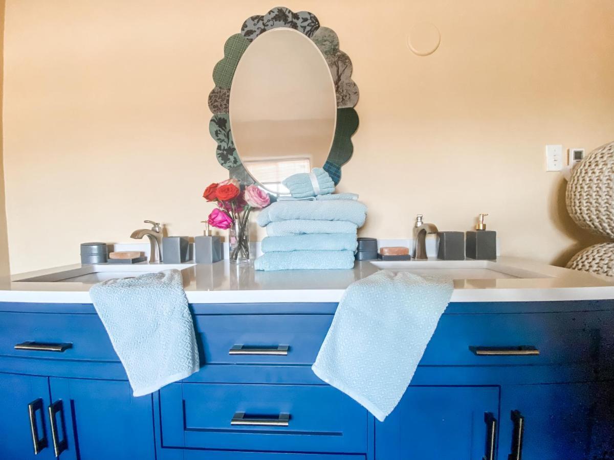 Island Girl Spa + Bed And Breakfast Los Angeles Exterior photo
