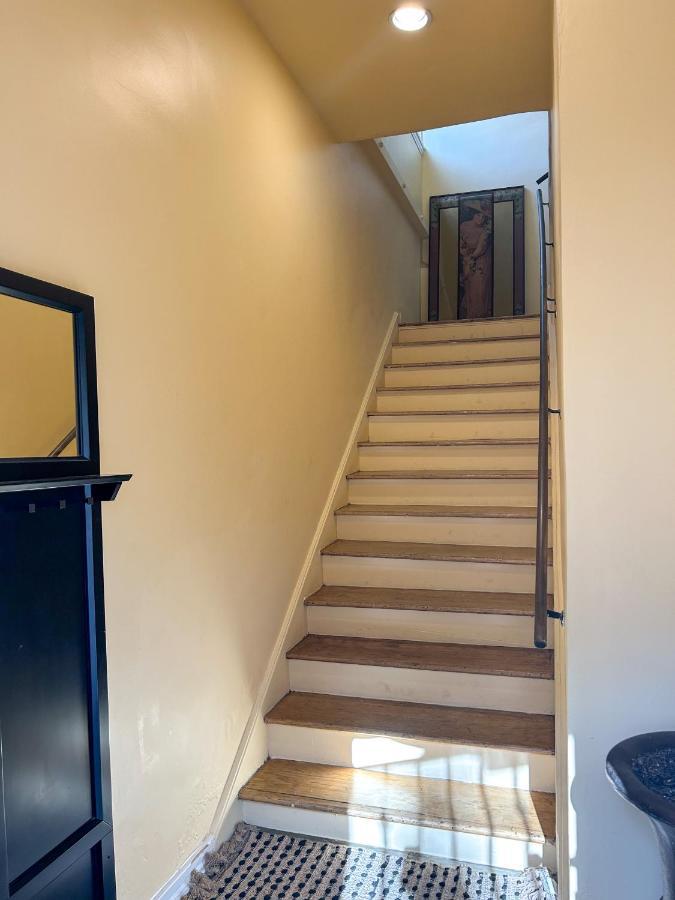 Island Girl Spa + Bed And Breakfast Los Angeles Exterior photo